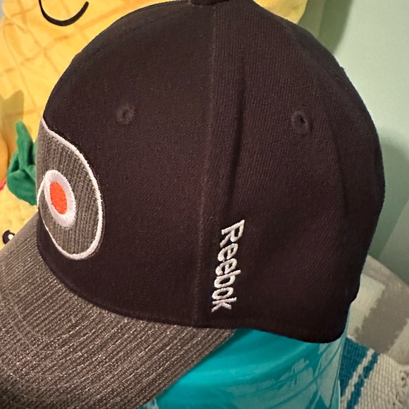 🧢 Philadelphia Flyers Reebok Fitted Hat - Picture 3 of 7